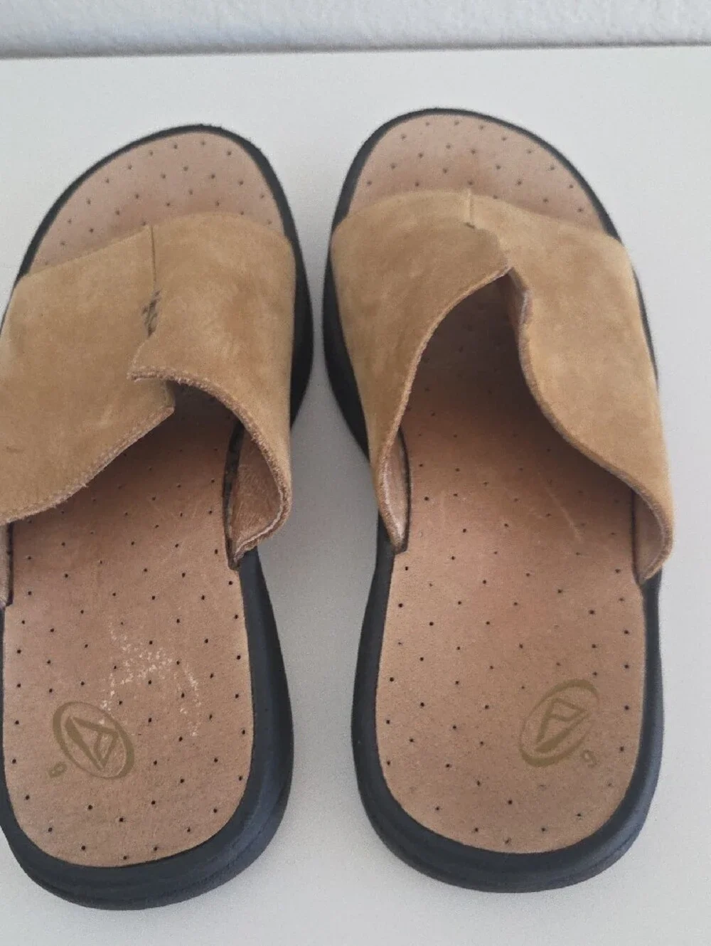 Reef Men’s Tan Slide Sandals with Black Outsole Size 9 Beach Casual Comfort